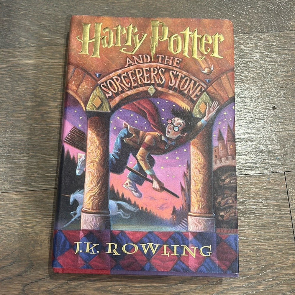Harry Potter and the Sorcerer's Stone Hardcover Book Pre loved, Excellent cond.
